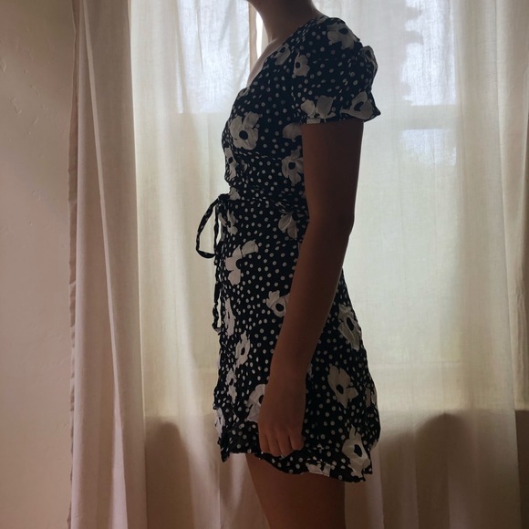 Mini Wrap Dress Urban Outfitters Black and White - Picture 3 of 3